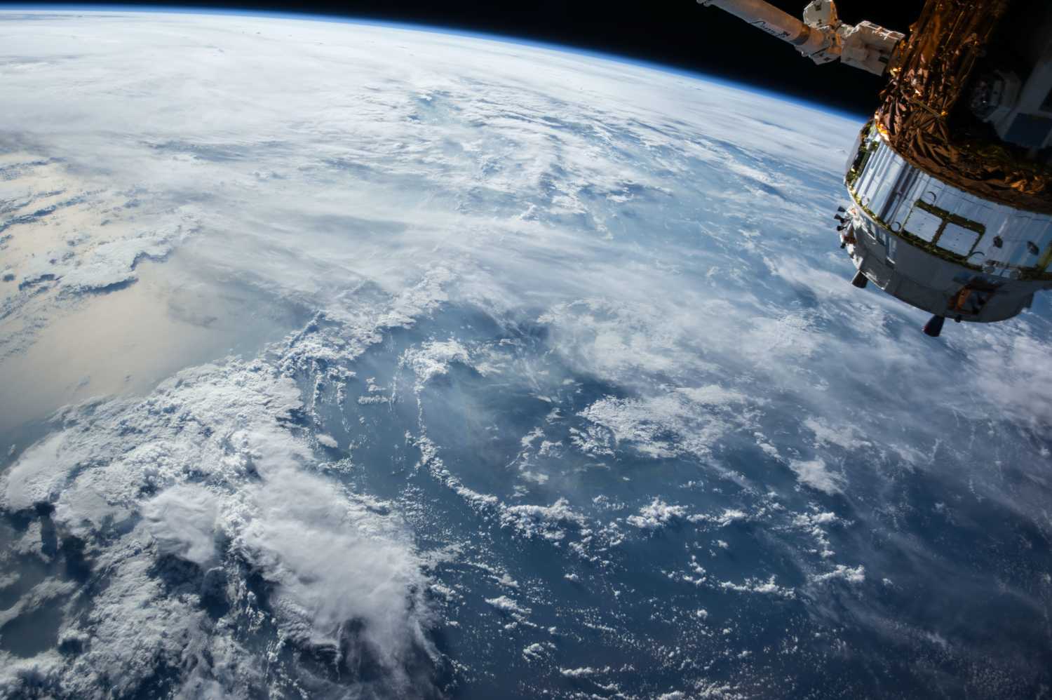 We observe the green living environment from space, by aircraft and by drones.