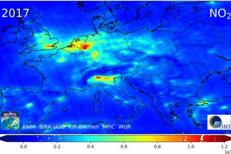 Jaarlijkse NO2-uitstoot boven Europa van 2005 tot en met 2017 ©KNMI/BIRA